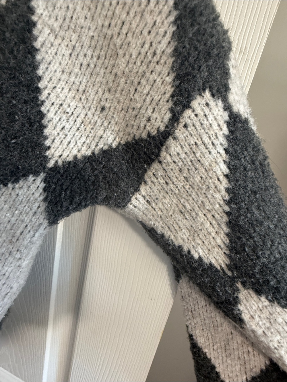 Abercrombie & Fitch Size Medium Wool blend Argyle Crewneck Sweater -Gray & Cream - Picture 4 of 16